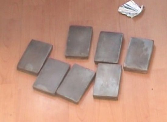 Zece traficanţi de droguri, prinşi de poliţişti în 2 săptămâni